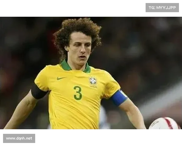 大卫路易斯球场角色与位置解析 如何理解他在防线和中场的独特作用